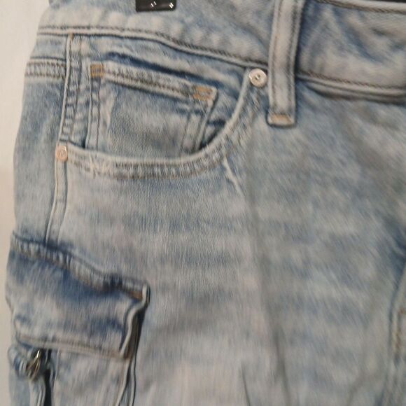 Maurices Edgely relaxed Boyfriend Denim Shorts distressed Size 8 - Picture 2 of 11